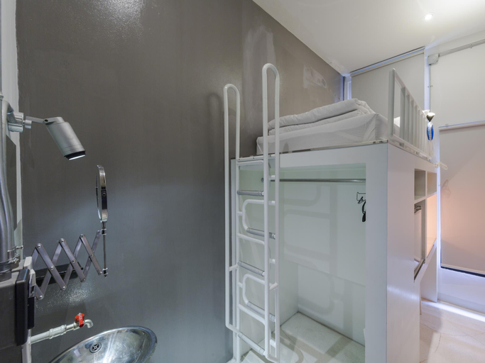 Bathroom 15