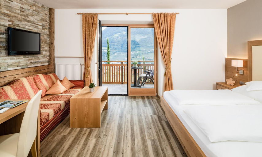 Bedroom 3, Nutzhof - Mediterran Flair Hotel, Bolzano