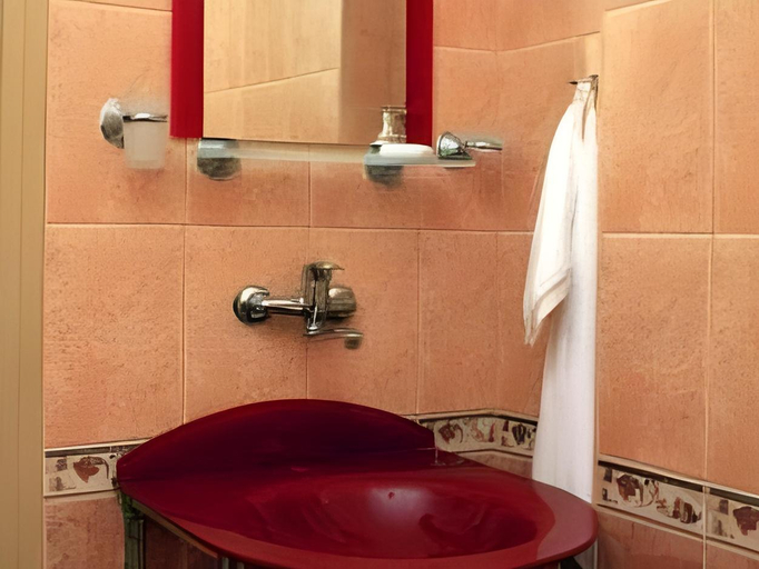 Bathroom, Family Hotel Central, Shumen