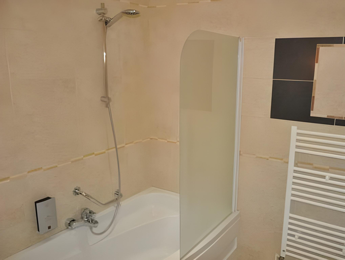 Bathroom 4, Relais de la Poste, Loiret