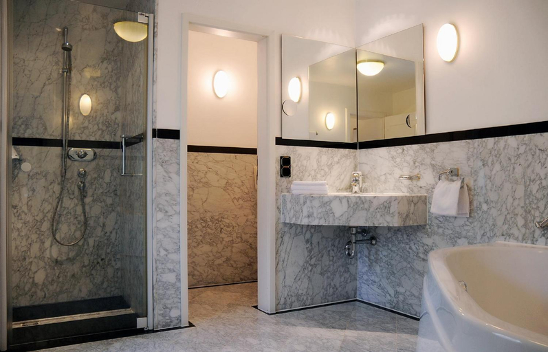 Bathroom 4, Hotel Restaurant Sengscheider Hof, Saarpfalz-Kreis
