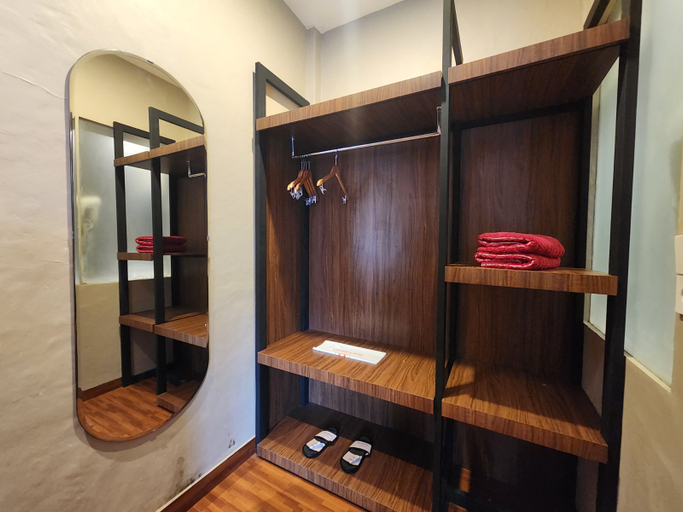 Bathroom 5, Hotel Larissa, Ciamis