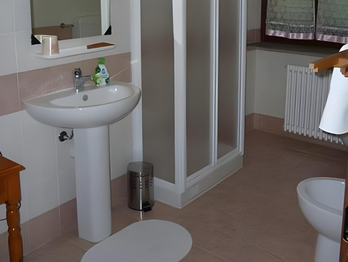 Bathroom 2, Casa Tavasso, Asti