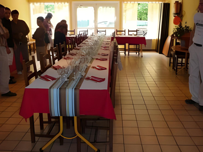 Food & Drinks 5, Logis Hotel Lons-le-Saunier - Restaurant Le Grill, Jura