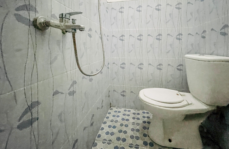 Bathroom 3, Wisma Air Mancur Malang Syariah Mitra RedDoorz, Malang
