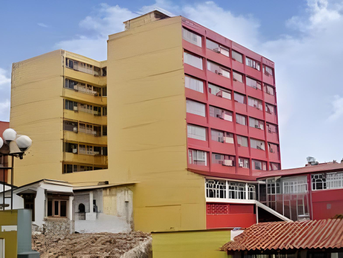 Exterior & Views