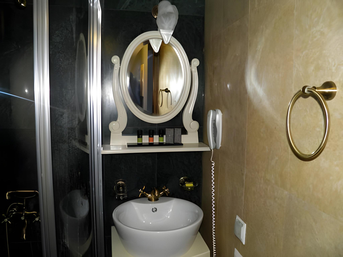 Bathroom 5, Archontiko Hatzipanayiotis, Peloponnese