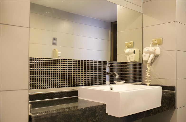 Bathroom 4, Borrman Hotel Liuzhou Ma'anshan Park Gubu Shopping Mall, Liuzhou