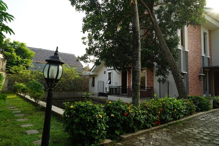 Exterior 11
