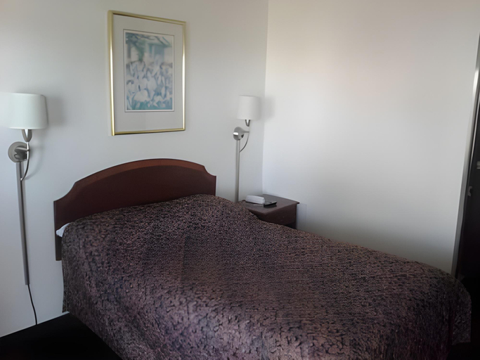 Others 5, Economy Inn, Ottawa