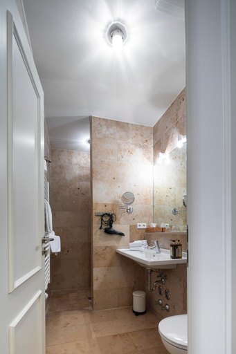 Bathroom, Hotel Orphee Andreasstadel, Regensburg