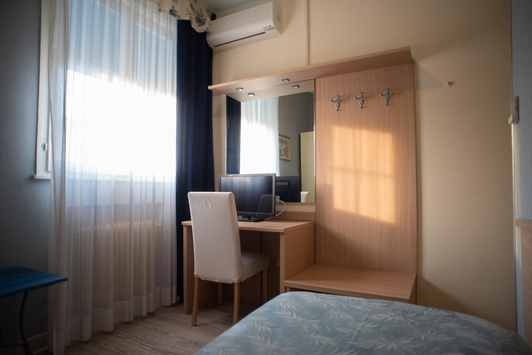 Bedroom 3, Hotel Umberto, Rovigo