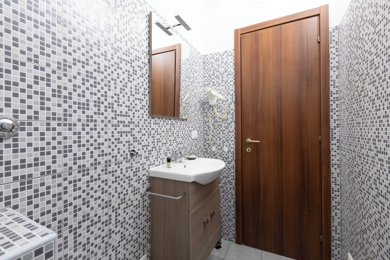Bathroom 4, Affittacamere Alpino 76, Rome