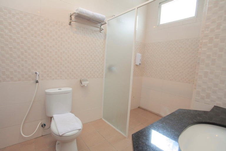 Bathroom 7