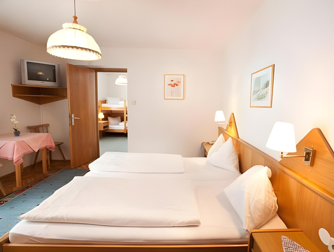 Bedroom 2, Alpenhotel Badmeister, Spittal an der Drau