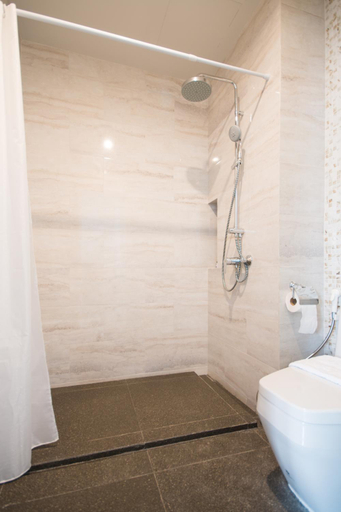 Bathroom 11