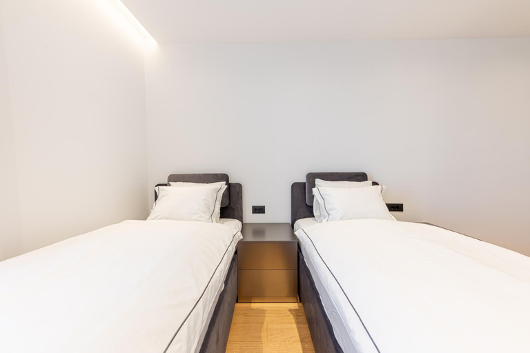 Bedroom 1, Ballerina, Split