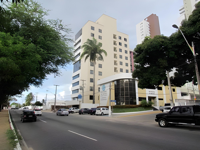 Exterior & Views 24