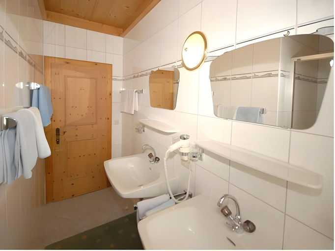 Bathroom 4, The Poolhouse Boutique Lodge, Zell am See