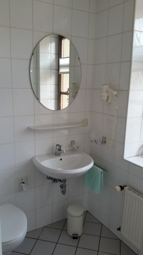Bathroom 3, Linde Restaurant & Hotel, Rhein-Neckar-Kreis