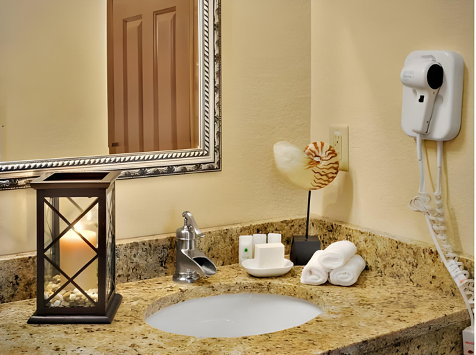 Bathroom 3, Coachman Inn, Island