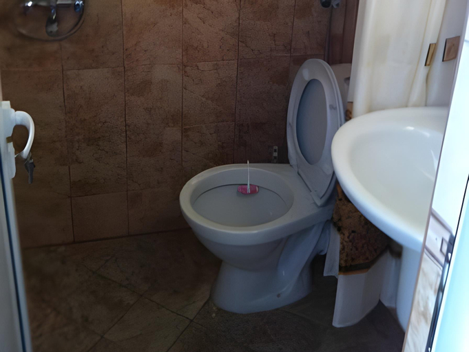 Bathroom 4, Victoria Family Hotel, Balchik