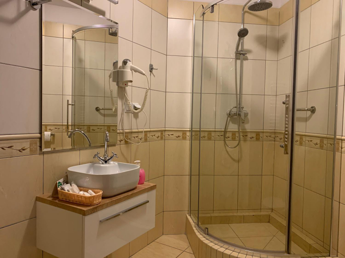 Bathroom 7