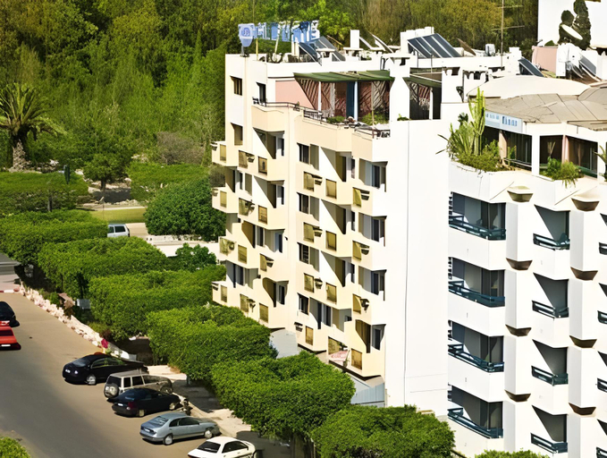 Exterior & Views