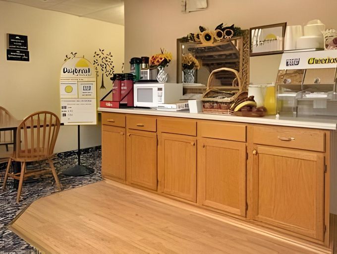 Food & Drinks 5, Days Inn by Wyndham Monticello, Wright