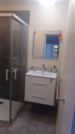 Bathroom 16