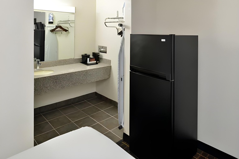 Bathroom 4, Quality Inn Gonzales, Gonzales