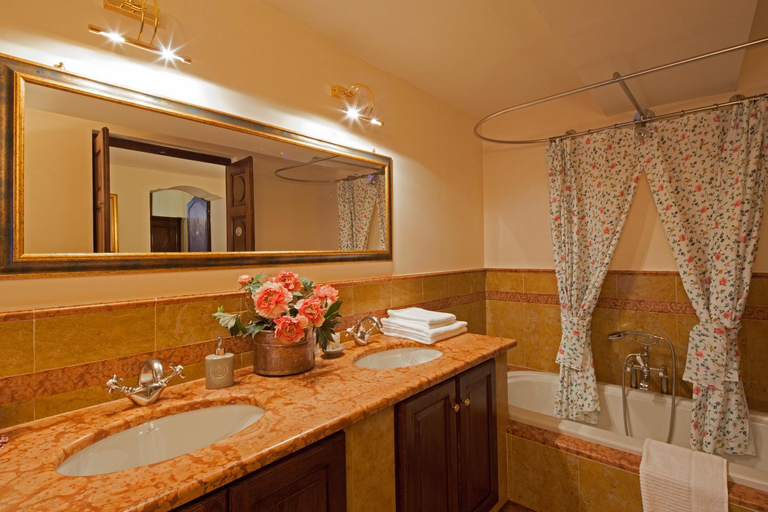 Bathroom 2, B&B Contrada dei Giardini, Cuneo