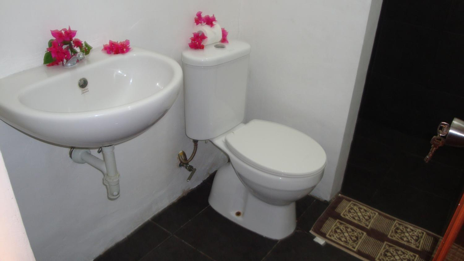 Bathroom 12