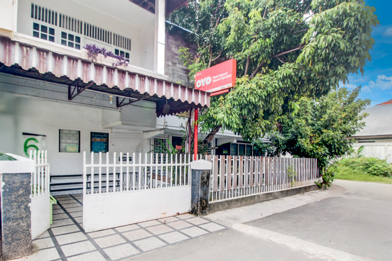 OYO 433 Nelvi Guest House Syariah, Padang