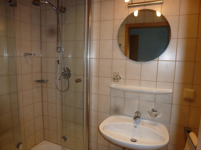 Bathroom 4, Hotel Restaurant Zur Glocke, Dillingen an der Donau