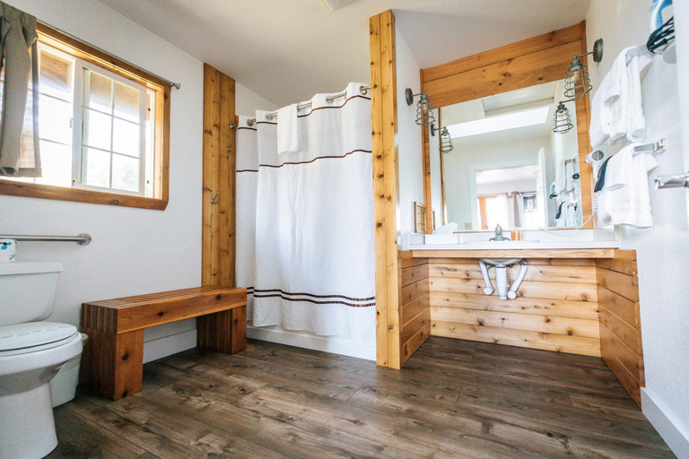 Bathroom 4, View Crest Lodge, Humboldt