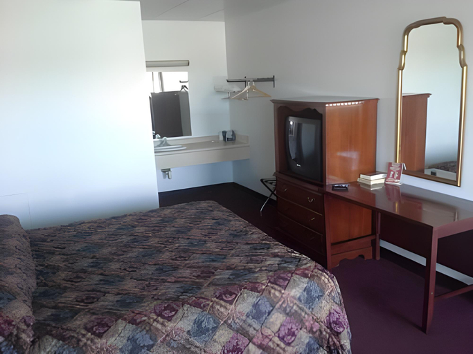 Others 2, Economy Inn, Ottawa
