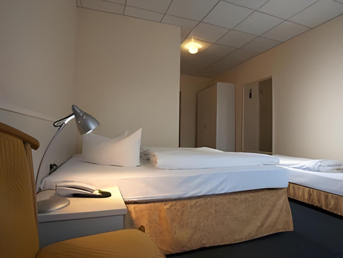 Bedroom 3, Hotel Newton Karlsruhe, Karlsruhe