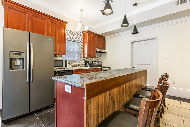 Others 4, Urban Condos with Spacious Rooms & Amenities, Orleans