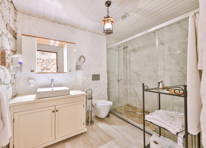 Bathroom 5, Imren Han Hotel, Çeşme