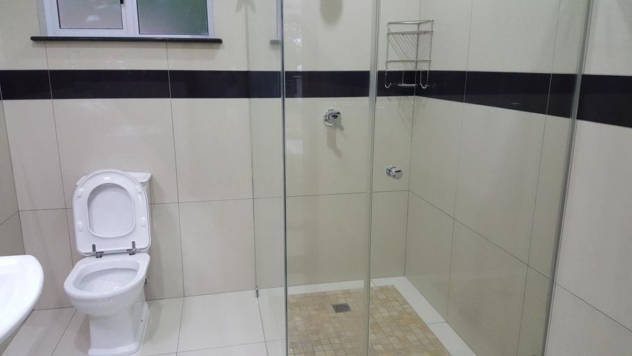 Bathroom 3, Bambous River Lodge