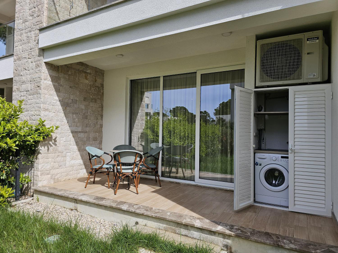 Others 5, Pinegrove Apartment, Durrësit