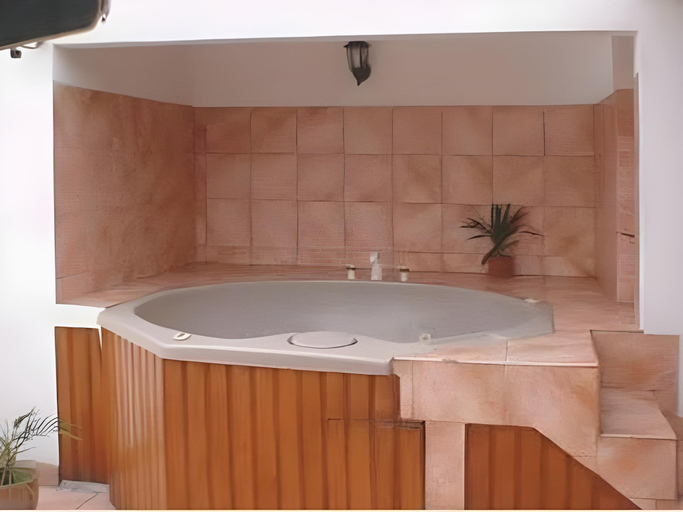 Bathroom 5, Señorial, Lima