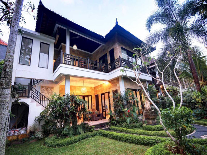 Exterior 14