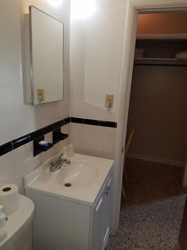 Bathroom 4, Siesta Motel Marathon, Monroe