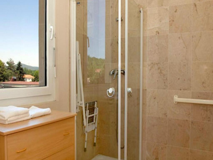 Bathroom 3, Hotel du Parc, Haute-Garonne