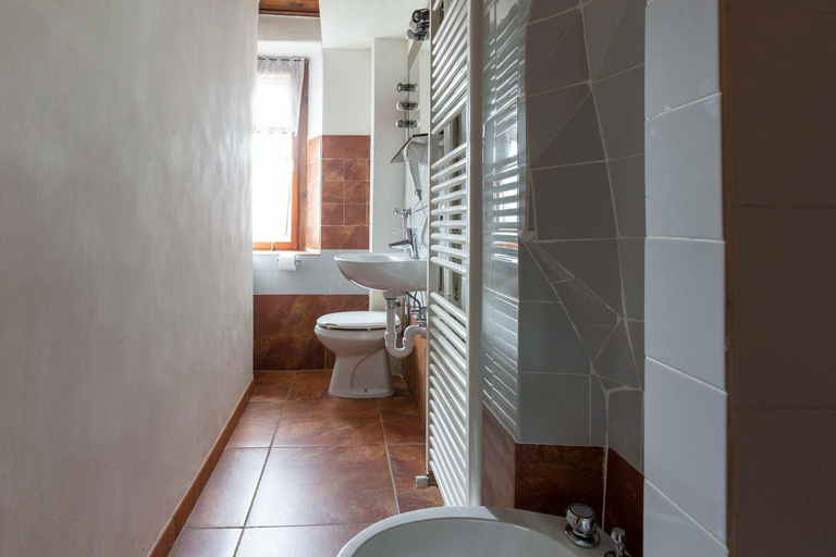 Bathroom 3, Bait Bepin 14, Sondrio
