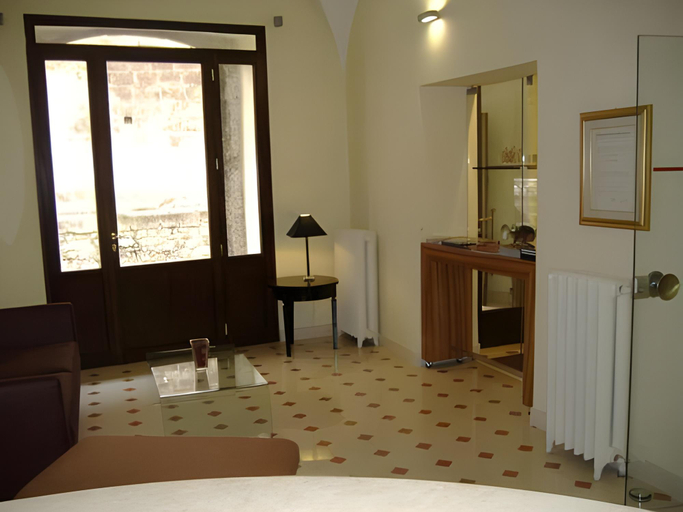 Bedroom 2, Stella CasaBono, L'Aquila