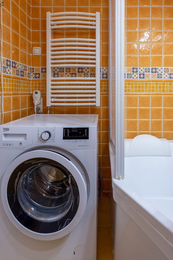 Bathroom 2, Goldcentral Apartments - Stylish Apartments - Wine Tasting Access, Budapesti