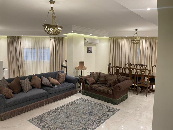Others 5, pyramids boutique, Al-Ahram